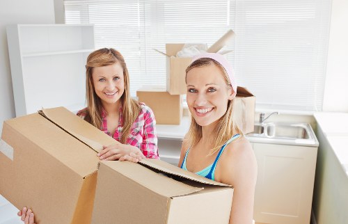 Moving truck support for flats, houses, and office relocations in North Sheen