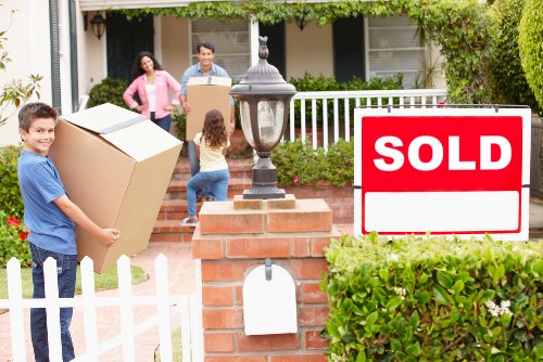 Local removals van service for homes and businesses in North Sheen